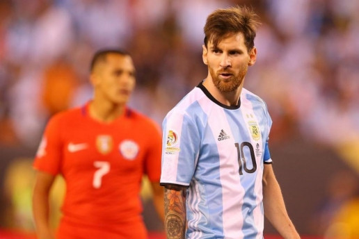 Mùa hè năm 2016, NHM bóng đá thế giới bất ngờ khi Lionel Messi cho ra mắt phong cách râu quai nón hết sức nam tính và phong trần.