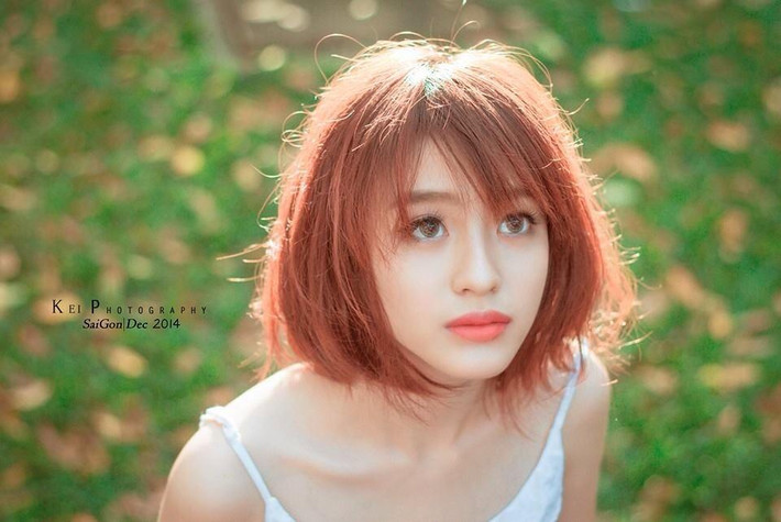Cô bạn từng xuất hiện trong một số MV nhạc trẻ, làm người mẫu ảnh và thỉnh thoảng tham dự một vài sự kiện vừa và nhỏ.