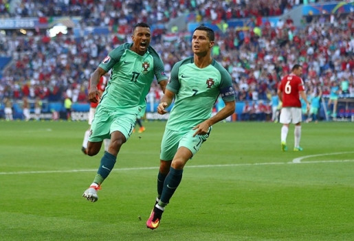 Chật vật trong việc giành vé vào vòng knock-out Euro 2016 với vị trí 4 đội đứng thứ ba có thành tích tốt nhất. Nhờ sự tỏa sáng của Cristiano Ronaldo trong trận hòa Hungary 3-3, Bồ Đào Nha mới vượt qua vòng bảng dù chạm trán những đối thủ không quá mạnh. Chạm trán với Croatia, các cầu thủ Bồ Đào Nha còn rất nhiều điều phải sửa đổi nếu muốn tiến xa.