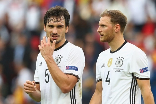Đội tuyển của HLV Joachim Loew không gặp khó khăn để vào vòng knock-out. Tuy nhiên, Đức cho thấy họ không còn mạnh như cách đây 2 năm khi chinh phục World Cup 2014. Họ hòa 0-0 với Ba Lan và thắng Bắc Ireland với tỷ số tối thiểu 1-0.
