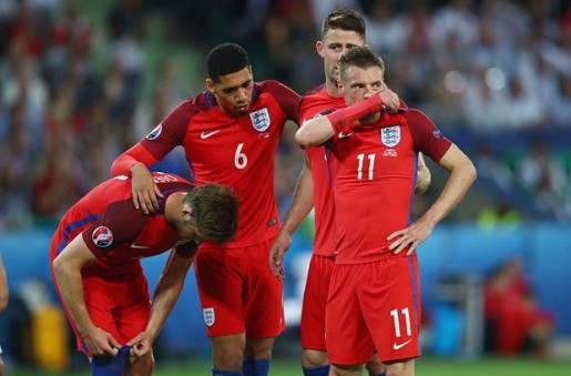 Đội tuyển Anh của HLV Roy Hodgson có cơ hội rất lớn để kết thúc vòng bảng với ngôi đầu. Tuy nhiên, những chú sư tử trẻ đã đánh mất lợi thế sau trận hòa Slovakia 0-0. Ở vòng đấu loại trực tiếp, Anh rơi vào nhánh đấu khó khăn khi có sự góp mặt của Pháp, Tây Ban Nha, Italy, Đức.