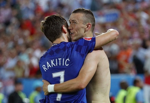 Hai tiền vệ Luka Modric và Ivan Rakitic thay nhau tỏa sáng giúp Croatia kết thúc vòng bảng với 7 điểm. Thậm chí họ còn gây ấn tượng mạnh khi đánh bại đương kim vô địch Tây Ban Nha 2-1 và độc chiếm ngôi nhất bảng D.