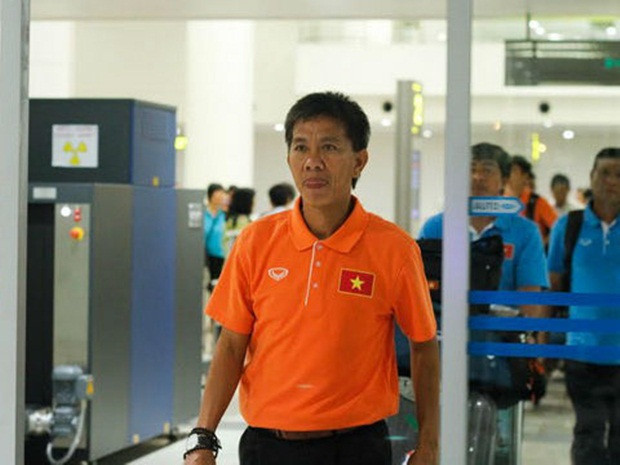 HLV Hoàng Anh Tuấn từng làm trợ lý cho HLV Phan Thanh Hùng rồi HLV Hoàng Văn Phúc tại ĐT Việt Nam. Thậm chí hồi đầu năm 2013, từng có tin ông sẽ ký hợp đồng 3 năm với VFF để trở thành HLV trưởng các ĐT Việt Nam.