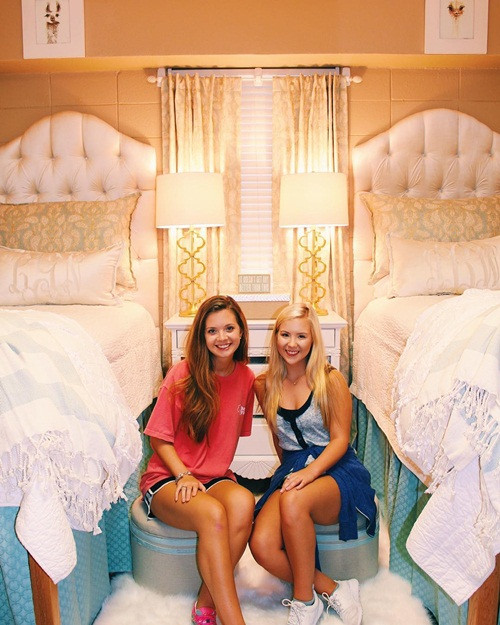 Cách đây không lâu, câu chuyện về hai nữ sinh trường Đại học Ole Miss ở tiểu bang Mississippi, Mỹ trang trí ký túc xá của mình đẹp như khách sạn 5 sao khiến nhiều nữ sinh trên khắp thế giới phải mơ ước đã gây được tiếng vang lớn, nhận được sự chú ý.