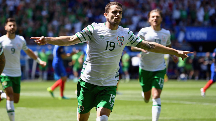 VCK Euro 2016 cũng chứng kiến một kỷ lục về bàn thắng nhanh nhất lịch sử đó là bàn thắng của Robbie Brady (Ireland) vào lưới ĐT Pháp. Cầu thủ này chỉ cần tới 2 phút để khai thông thế bế tắc của trận đấu. Thế nhưng chừng đó là chưa đủ để Ireland nghĩ đến quyền đi tiếp trước chủ nhà Pháp.