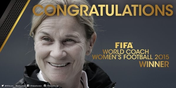 Còn ở hạng mục huấn luyện viên đội tuyển nữ xuất sắc năm: Jill Ellis (ĐT Mỹ) vượt qua Mark Sampson (ĐT Anh) và Norio Sasaki (ĐT Nhật Bản). Bà đã giúp đội tuyển bóng đá nữ Mỹ giành chức vô địch thế giới. Bà Jill Ellis nhận được 42,98% phiếu bầu. Đứng sau là Norio Sasaki với 17,79% và Mark Sampson 10,68%.