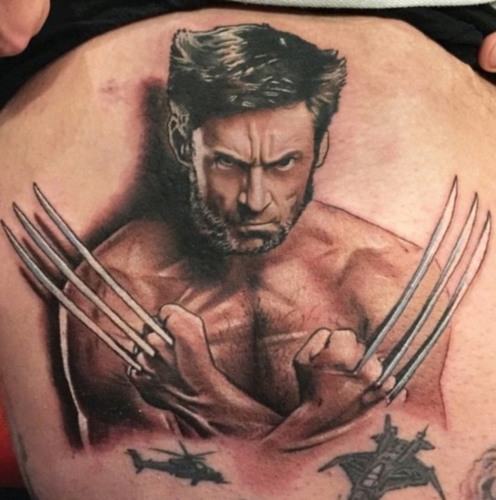 Còn với những fan hâm mộ của người sói Wolverine chắc hẳn ai cũng muốn sở hữu một hình xăm của nhân vật này.