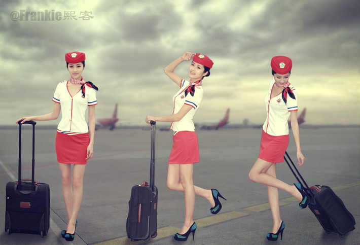 Nhưng vóc dáng cao ráo đẹp từng centimet của cô nàng nữ tiếp viên hàng không này. Khiến cô vẫn luôn dành được sự ngưỡng mộ của biết bao cô gái bình thường khác. Ảnh: Weibo.