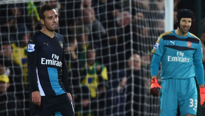 Santi Cazorla gặp vấn đề với dây chằng đầu gối trong trận hòa Norwich cuối năm ngoái, anh buộc phải phẫu thuật gấp để rút ngắn khoảng thời gian ngồi ngoài. Tuy vậy vào đầu tháng qua, huấn luyện viên Arsene Wenger đã thông báo Cazorla dính thêm chấn thương gót Achilles trong quá trình hồi phục, ngày trở lại chưa được xác định.