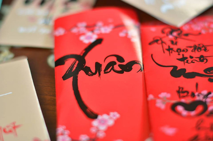 Thời gian qua, những chiếc lì xì handmade đang thu hút sự chú ý của giới trẻ bởi tính thuần Việt cùng hình ảnh hết sức dí dỏm cho dịp Tết nguyên đán.