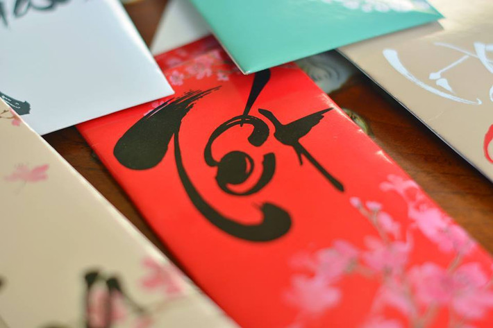 Trên thị trường có rất nhiều mẫu lì xì bắt mắt nhưng chúng thường mang những biểu tượng và phong cách không được thuần Việt. Chính vì vậy, lì xì handmade được giới trẻ rất ưa chuộng.