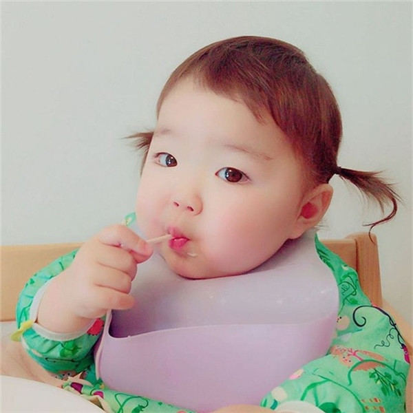 Cô bé 1 tháng tuổi bỗng chốc trở thành ngôi sao sáng nhờ vào gương mặt bầu bĩnh, dáng vóc tròn tròn chỉ nhìn thôi là đã muốn chạy đến ôm ngay. Không những thế, Keada còn nổi tiếng nhờ biệt tài ăn bất cứ thứ gì và ngủ ở bất kì đâu. Ảnh: Instagram Keada.