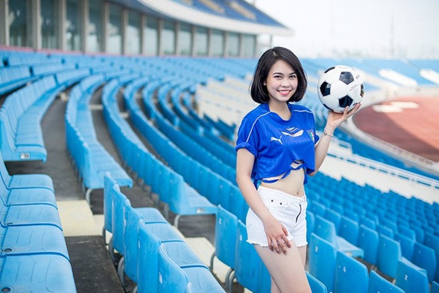 Sở hữu khuôn mặt đẹp, thân hình nóng bỏng và chiều cao lý tưởng 1,70m, Ngọc Anh khiến NHM bóng đá mê mẩn.
