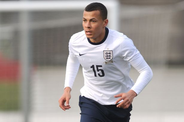 Điểm mạnh của Dele Alli là sự xông xáo, quyết liệt trong lối chơi, guồng chân chạy cực nhanh cùng nền tảng thể lực và kỹ thuật khá tốt.