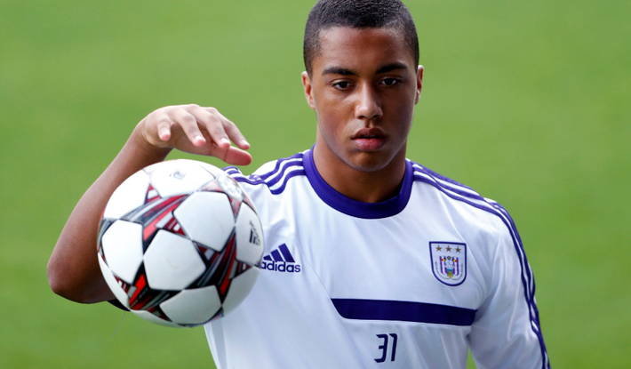 Tielemans đang dần dần trở thành trụ cột không thể tranh cãi tại sân Constant Varden Stock với tố chất thủ lĩnh, thi đấu chững chạc cùng phẩm chất vượt trội so với những cầu thủ cùng trang lứa.