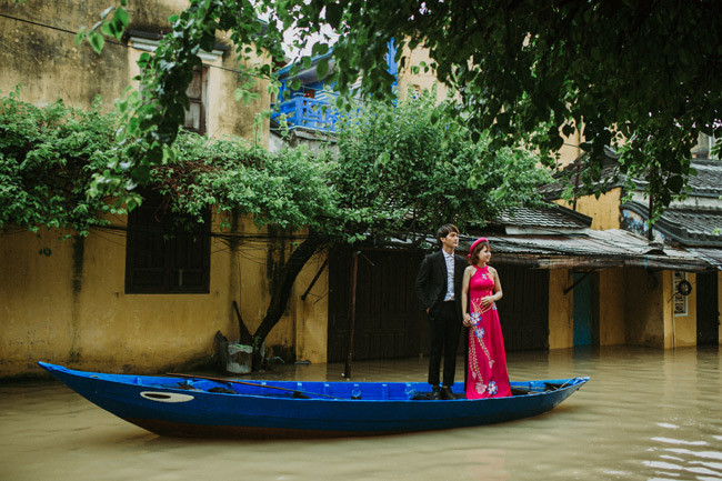Thời gian đầu được giới thiệu nhưng Đức Phúc không có ấn tượng nhiều với Bích Hồng. Chỉ tới khi anh chàng cùng người bạn đến quán bánh xèo của mẹ Hồng ăn, chuyện tình cảm của họ mới có tiến triển. Cuộc gặp gỡ đó để lại một ấn tượng khá hài hước: “Mình ăn bánh xèo… đến ớn luôn. Mình thấy cô ấy ngồi cuốn thì cứ phải ăn, cô ấy lại nghĩ mình đói, ăn ngon nên lại càng cuốn. Cứ như vậy mà mình vẫn cố ăn” – Đức Phúc chia sẻ.