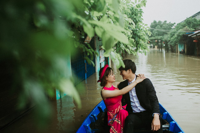 Lúc đi thử váy cưới hai đứa đã buồn lắm, không thể tả được cảm giác chán chường khi ấy. Nhưng vì đã lỡ đi rồi, không muốn quay về nên hai đứa quyết tâm chụp ảnh cưới ở đây.