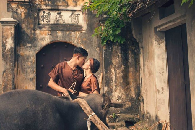 Hình ảnh đong đầy hạnh phúc cùng câu chuyện tình đẹp liên tục được dân mạng chia sẻ. Đôi trẻ tiết lộ hôn lễ của họ sẽ diễn ra vào tháng 10 này.