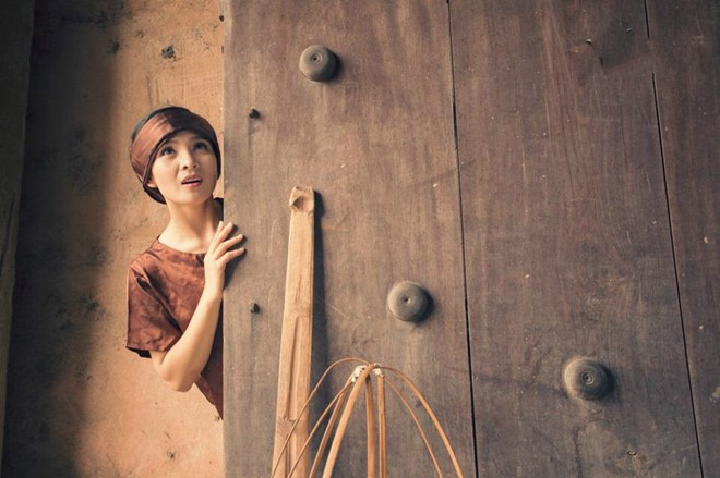 Chia sẻ với Zing, cô dâu Thu Hồng cho biết: "Vợ chồng mình cũng xuất thân là nông dân, nên rất hào hứng có một kỷ niệm gắn bó với làng quê. Khi chụp ảnh, hai vợ chồng thấy vui vì được hòa mình vào thiên nhiên".