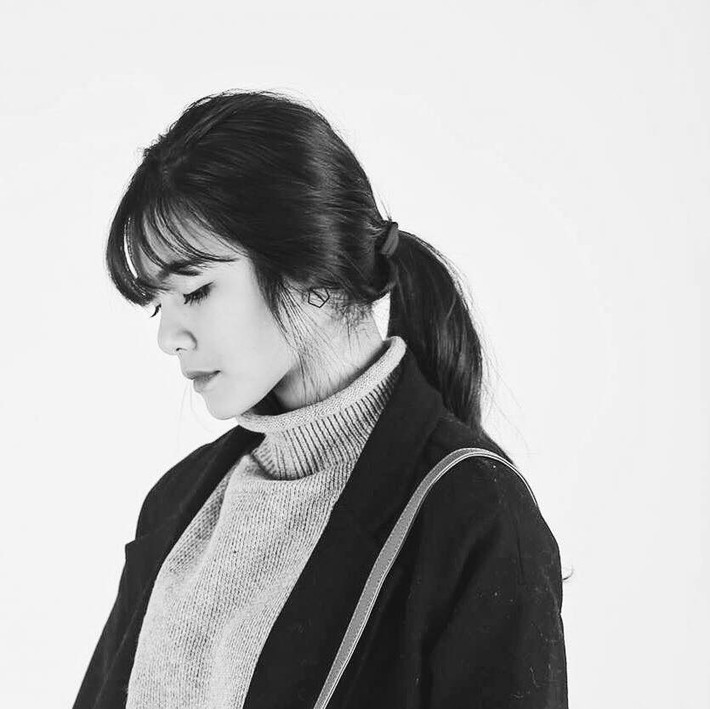 Lật từng bức ảnh trong album của cô nàng hot girl trường Báo trên trang cá nhân, có thể thấy rằng Thu Hà không bó buộc bản thân vào một gout thời trang nào. Khi thì Thu Hà "bừng sáng" với phong cách sang trọng, đậm chất Tây, khi lại dễ thương, nhí nhảnh cùng phong cách Hàn Quốc.