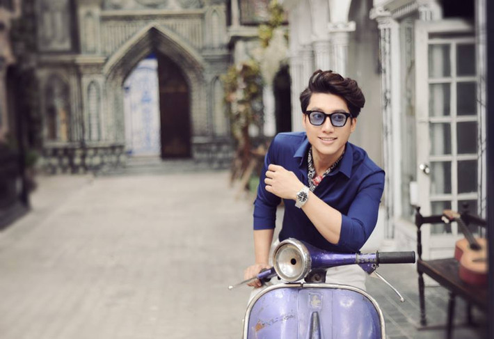 Ngoài thời gian làm việc tại bệnh viện phụ sản, Vũ Quang còn làm công việc tư vấn tại Trung tâm tư vấn giảm cân và nhan sắc do chính mình lập ra.