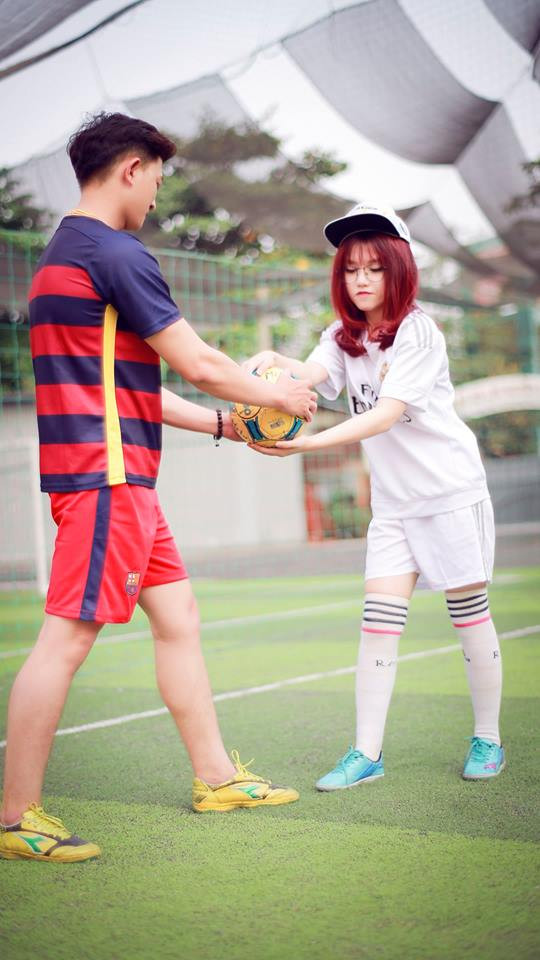 Chia sẻ về bộ ảnh mới của mình, Thùy Dung nói: "Mình thực hiện bộ ảnh này không có mục đích gì khác đó là cổ vũ trận đấu được nhiều người theo dõi nhất hành tinh....