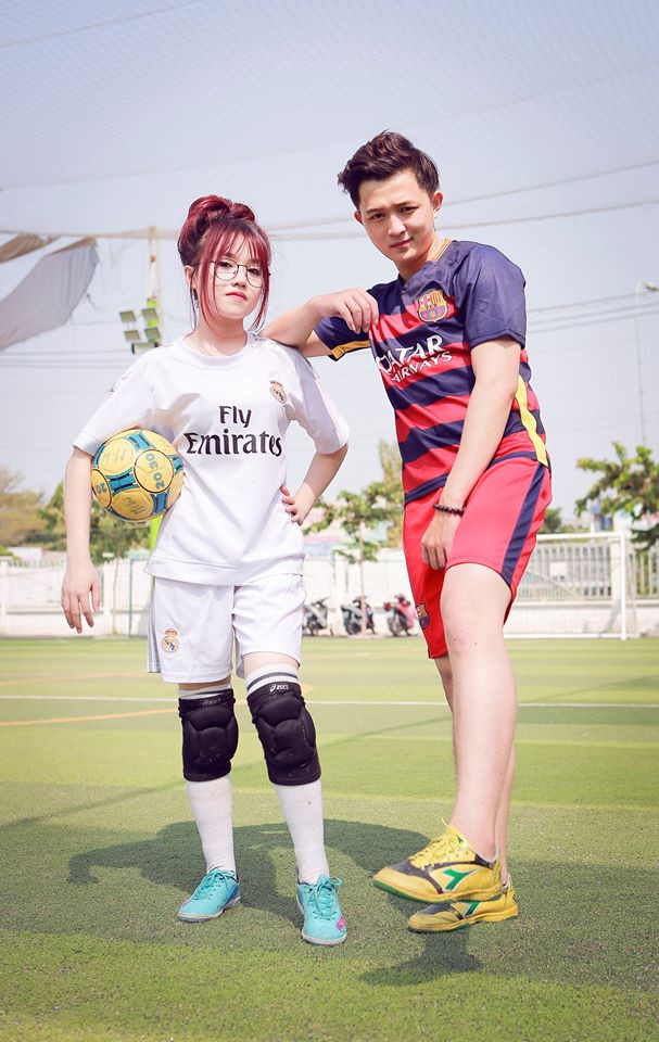 Thùy Dung, fan của Real Madrid có một lượng người theo dõi “khủng” trên facebook. Cô là thành viên của Hội cổ động viên bóng đá Việt Nam VFS từ năm 2013. Tuy nhiên, tình yêu bóng đá với Thùy Dung có từ năm 2002, lúc cô tròn 9 tuổi.