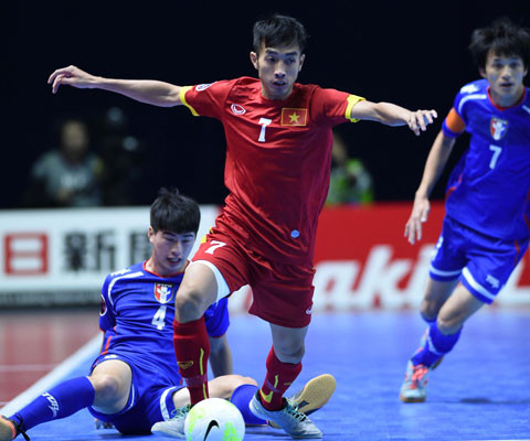 Trở về nước sau kỳ tích lập được tại giải Futsal châu Á 2016, các tuyển thủ tuyển thủ Futsal Việt Nam mang theo những câu chuyện "thâm cung bí sử" tiết lộ với báo giới khiến người hâm mộ quan tâm, thích thú. Ảnh: FBNV.
