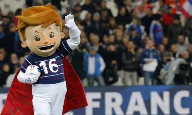 Tên của linh vật này là Chú bé siêu nhân Victor (Super Victor). Cậu được khoác lên người chiếc áo lam, màu áo truyền thống của ĐT Pháp.
