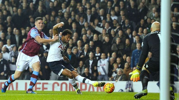 Mousa Dembele chỉ mất có 2 phút 20 giây để giúp Tottenham vươn lên dẫn trước Aston Villa.
