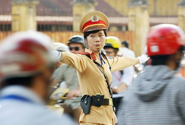 Hình ảnh Nguyễn Phương Dung (sinh năm 1994) thực hiện nhiệm vụ trong kỳ thi Đại học 2014 từng nhận được rất nhiều sự quan tâm của dân mạng.