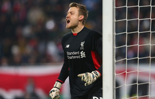 Thủ môn Simon Mignolet luôn ở trong ranh giới giữa yêu và ghét tại Liverpool mùa giải này. Dù vẫn có những pha cứu thua đẹp mắt song điểm yếu của tuyển thủ Bỉ nằm sự thiếu tự tin ở những tình huống bóng bổng và cố định. Điều đó khiến Liverpool không ít lần phải trả giá và khiến Mignolet đánh mất cảm tình từ các CĐV của đội bóng.