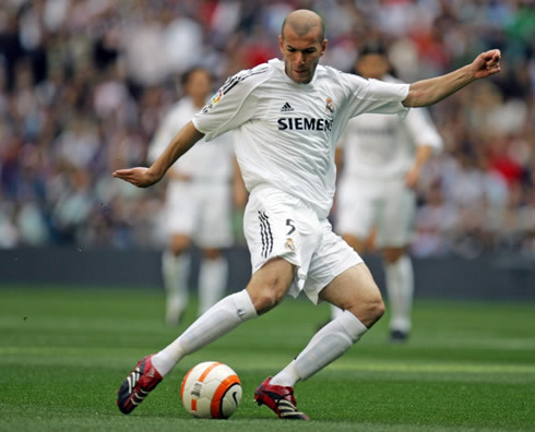Zinedine Zidane là huyền thoại người Pháp cũng là trụ cột của Real Madrid giai đoạn thành công của đội bóng này cách đây hơn 10 năm.