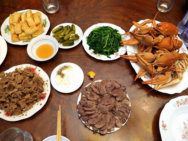 Rất nhiều món ăn thân thuộc nơi quê nhà đã được làm để thiết đãi những người hùng đã đưa Futsal Việt Nam vào VCK Futsal World Cup 2016 được tổ chức tại Colombia vào tháng 9 tới.