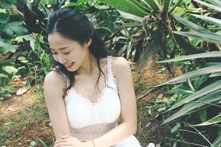 “Búp bê không tuổi” - Ngân Thương thả hồn thư giãn trong khuôn viên xanh mát của vườn xương rồng Ba Vì – Hà Nội