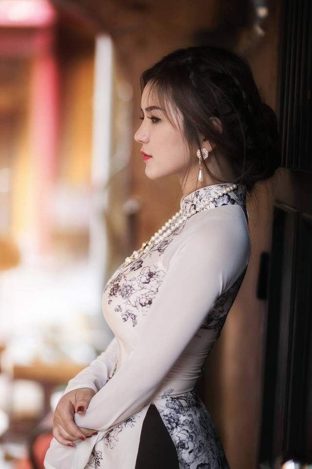 Chia sẻ về những ngày đầu khó khăn khi bước chân sang Mỹ, cô nàng 8X này nói rằng cô đã phải bỏ 1000 USD để vừa ăn vừa học ngôn ngữ và suy tính việc phát triển cho mặt hàng kinh doanh trong tương lai.