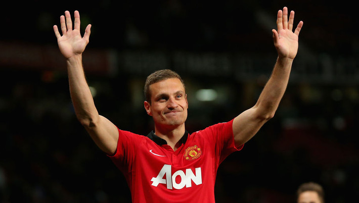 Nemanja Vidic cũng là cầu thủ được vinh danh tại hậu vệ hay nhất lịch sử Ngoại hạng Anh. Lá chắn người Serbia đã ra sân tổng cộng 211 lần trong màu áo của Man United và đóng góp vào kỷ nguyên thành công của Quỷ đỏ với 3 chức vô địch Premier League cùng với đó là 1 danh hiệu Champions League.