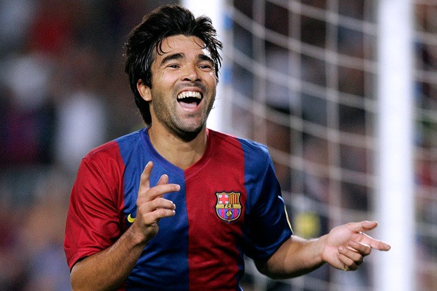 Những năm tháng cùng Barcelona chinh chiến tại UEFA Champions League, tiền vệ Deco đã đem về cho mình 13 bàn thắng. Nhưng chủ yếu những bàn thắng của cầu thủ người Bồ Đào Nha này chủ yếu đến từ những cú cứa lòng điệu nghệ bằng chân trái.