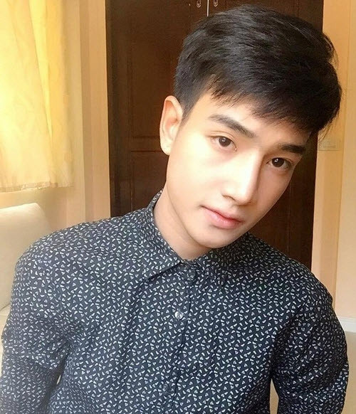 Với vẻ đẹp gần như hoàn hảo của mình, anh chàng bán cà-ri này đã chinh phục được nhiều trái tim của phái yếu ngay từ cái nhìn đầu tiên.