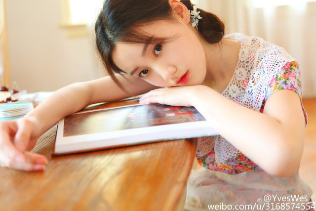 Chính bởi vẻ đẹp "vi diệu của mình mà trang cá nhân Weibo của Trương Vũ Vi đã nhận được hơn 50.000 lượt theo dõi.
