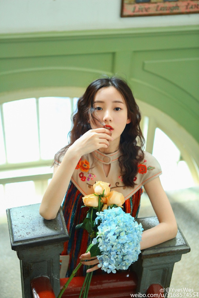 Vẻ đẹp nghiêng nước, nghiêng thành của Trương Vũ Vi, hot girl ảnh thẻ nổi tiếng chỉ sau một đêm bị phát tán.