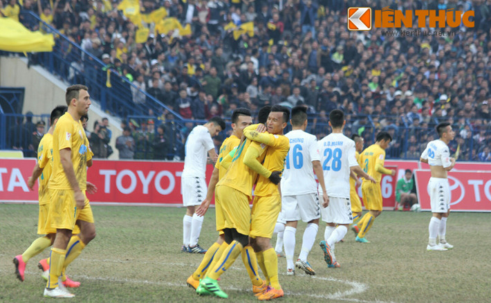 Tỷ số 3-0 nghiêng về Thanh Hóa gần như đã ăn bài khi đồng hồ của trận đấu điểm sang phút 85.
