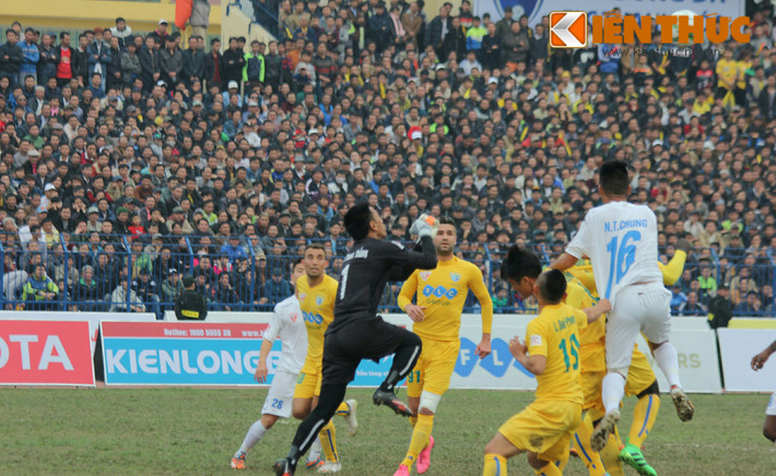 Hiệp một của trận đấu kết thúc với tỷ số 2-0 nghiêng về CLB Thanh Hóa.