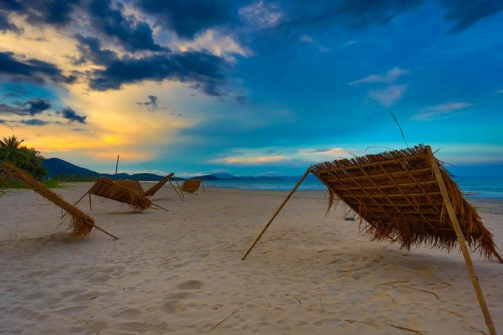 Một điều đặc biệt, khi bạn trả tiền cho một đêm ở Jungle Beach tức là trong đó đã bao gồm ba bữa chính trong ngày gồm 7h sáng, 12h30 trưa và 6h30 tối.