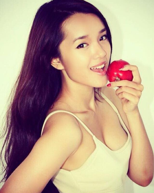 Khuôn mặt đẹp với sống mũi cao là điểm nhấn giúp Christina B Nguyen trở thành người mẫu được một vài tạp chí thời trang lựa chọn đưa lên trang bìa.