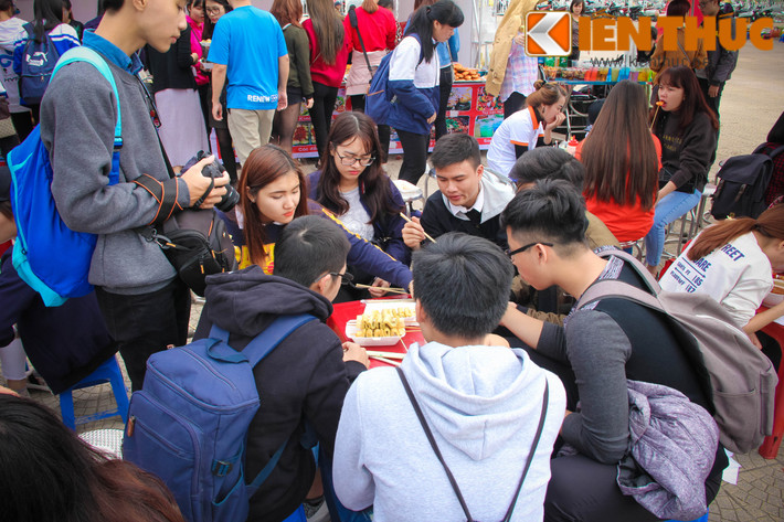 Những món ăn như kim chi hay mì đen được rất nhiều bạn trẻ lựa chọn.