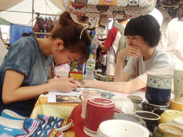 Sẵn bàn tay khéo léo, cẩn thận cùng với sự tư duy hội họa tốt đã giúp Lương Thu vượt qua rất nhiều hình xăm họa tiết khó và tỷ mỉ.
