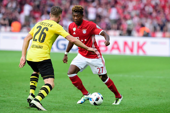 Trong màu áo của Bayern Munich, ngoài Philipp Lahm thì David Alaba (đỏ) cũng là một hậu vệ cánh sở hữu kỹ thuật cá nhân vô cùng xuất sắc. Không chỉ vậy, cầu thủ người Thụy Sỹ này còn chơi được ở vị trí tiền vệ đánh chặn lẫn tiền vệ biên nếu cần thiết.