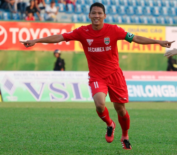 Không chỉ là chìa khóa trong chiến thắng 2-0 của đội nhà trước XSKT Cần Thơ với bàn mở tỉ số, Anh Đức còn đóng góp rất lớn vào lối chơi chung của CLB.