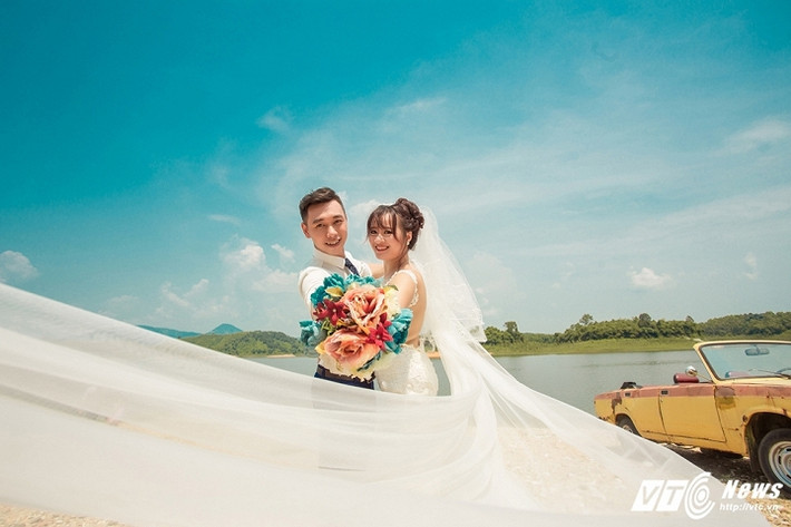Sau thời gian yêu nhau, cặp đôi Tuấn Anh và Phương Thảo đã chụp bộ ảnh cưới “Khi hai ta về chung một nhà” và nhận được nhiều lời khen ngợi từ mọi người.